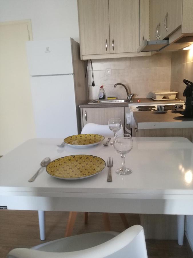 Eleven Apartment *